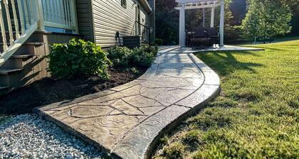 Relaxing Country Home in Ohio! Newly Furnished! Family Friendly!