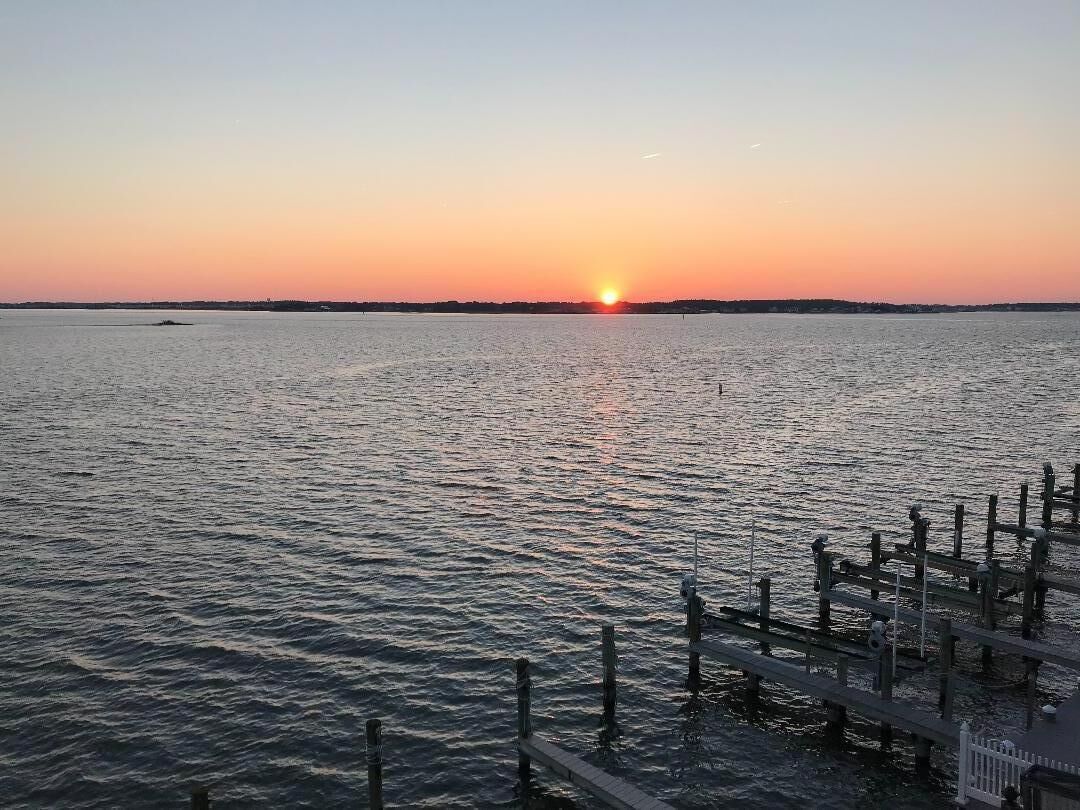 BEAUTIFUL EXPANSIVE BAYSIDE VIEWS! CLOSE TO JOLLY ROGER & BEACH! PET-FRIENDLY!