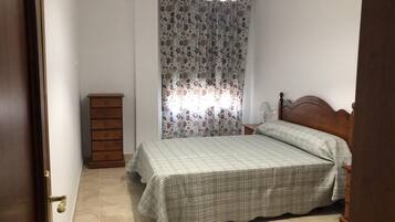 2 dormitorios, tabla de planchar con plancha, wifi y ropa de cama