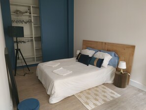 3 bedrooms, desk, iron/ironing board, travel cot