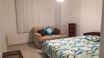 3 bedrooms, iron/ironing board, bed sheets