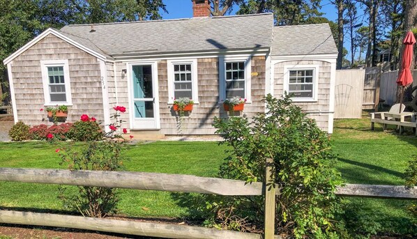 Exterior - Three bedroom cottage-Only .2 miles to Sea Street Beach (Dennis Port)