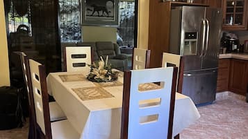 家庭三人房 | 1 間臥室、布置獨特、熨斗/熨衣板、免費無線上網