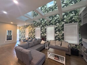 Fernseher, Stereoanlage