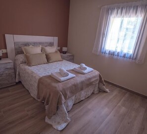 3 bedrooms, iron/ironing board, free WiFi, bed sheets