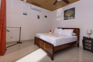 2 bedrooms, in-room safe, WiFi, bed sheets - Panoramic Villa - vacational home rental (Quepos)