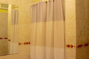 Hair dryer, shampoo, toilet paper - ❤️FOODIES Location❤️Smartlock I 646 SQFT I Washer (Miraflores)