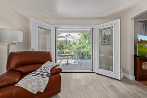 Smart TV, chimenea, estéreo