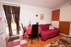 Télévision, table de tennis de table