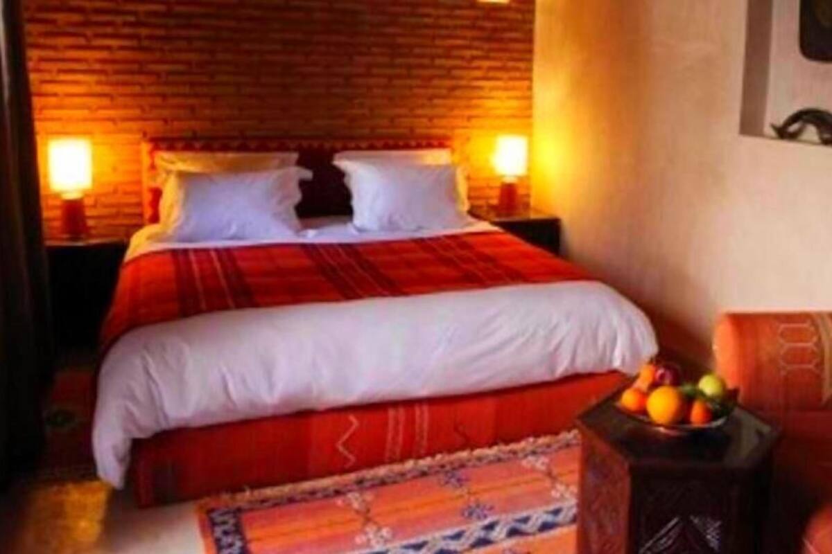 Blackout curtains, free cots/infant beds, free WiFi, bed sheets