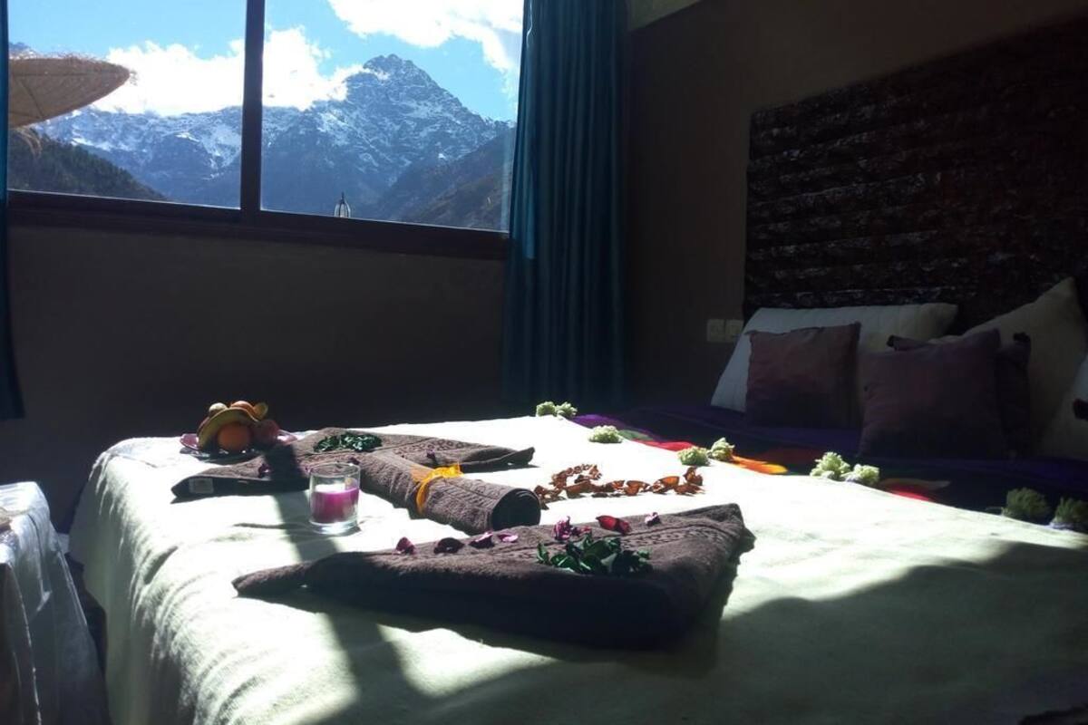 Blackout curtains, free cots/infant beds, free WiFi, bed sheets
