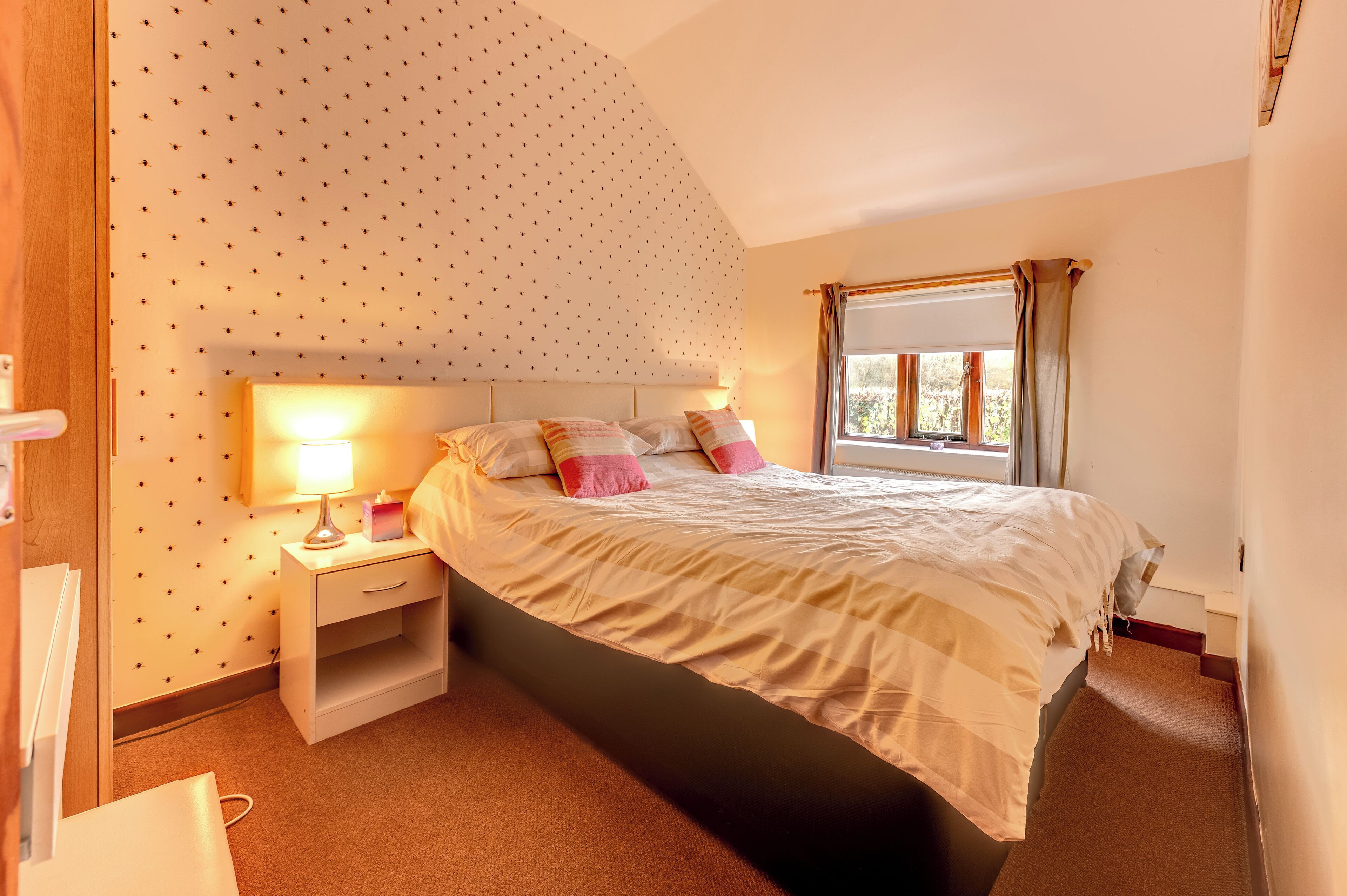 2 bedrooms, desk, iron/ironing board, travel crib