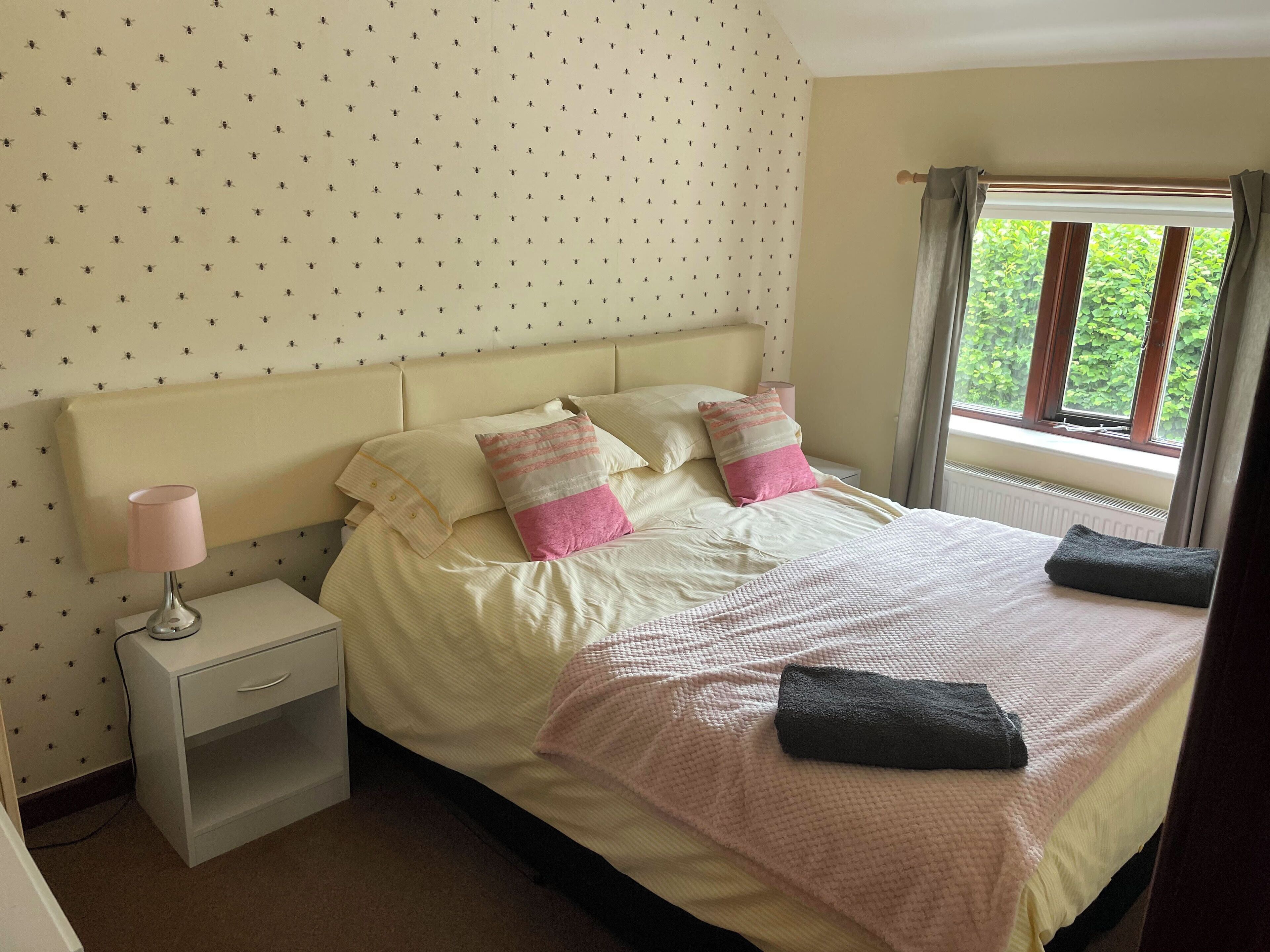 2 bedrooms, desk, iron/ironing board, travel cot