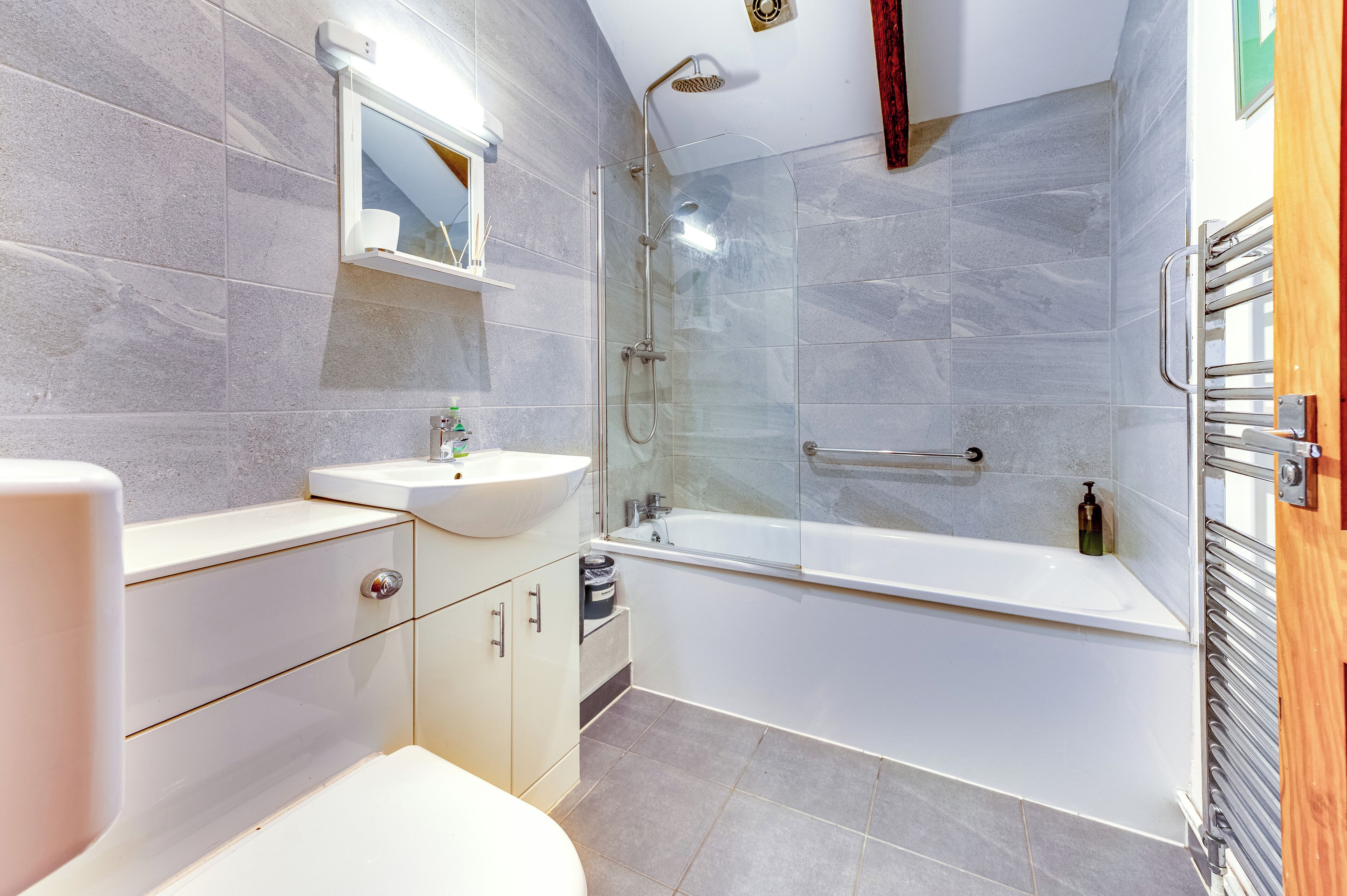 Combined shower/tub, hair dryer, towels, soap