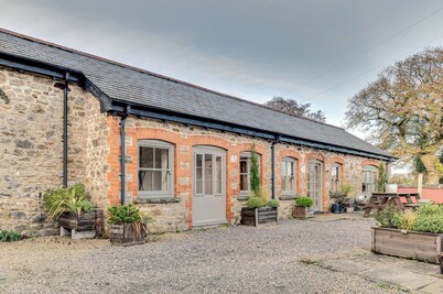 A cosy one bedroom cottage set in the idyllic Vale of Glamorgan.