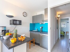 Fridge, microwave, dishwasher, toaster - Les Morières by Interhome (Six Fours La Coudoulière)