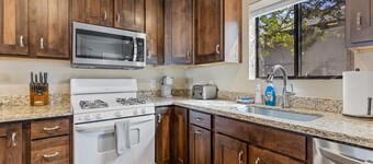 Moderne sentrumshus m / boblebad, soveplass til 8