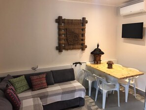 Fernseher, Tischfußball, Tischtennisplatte