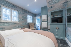 5 bedrooms