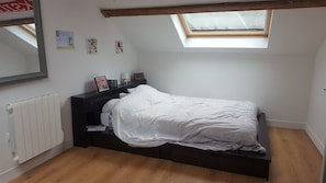 1 bedroom, bed sheets