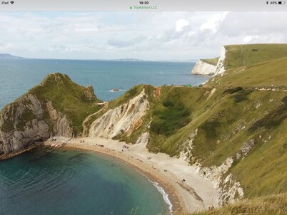 Stylish Contemporary 5 bed , 4 bathrooms house near Shaftesbury gated entry 