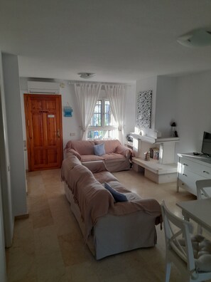 Smart TV, fireplace, books, printers