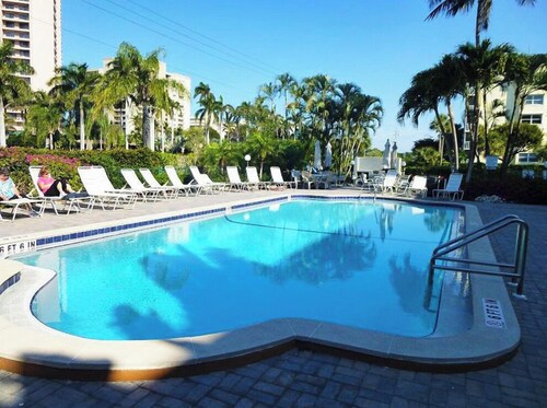 Marco Beach Club 2Bed/2Bath - 300 steps to beach entrance.