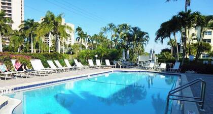Marco Beach Club 2Bed/2Bath - 300 steps to beach entrance.