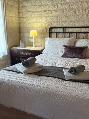 2 chambres, fer et planche à repasser, Wi-Fi gratuit, draps fournis