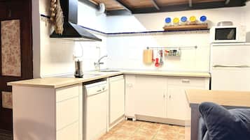 Frigorífic, microones, forn i placa de cuina