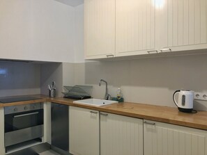 Dishwasher, coffee/tea maker, cookware/dishes/utensils