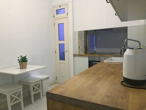 Dishwasher, coffee/tea maker, cookware/dishes/utensils