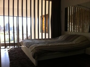 4 bedrooms, iron/ironing board, travel crib, free WiFi