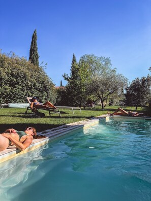 Outdoor pool, a heated pool - Renovated Provençal farmhouse in a quiet environment, with pool (Sainte-Cécile-les-Vignes)