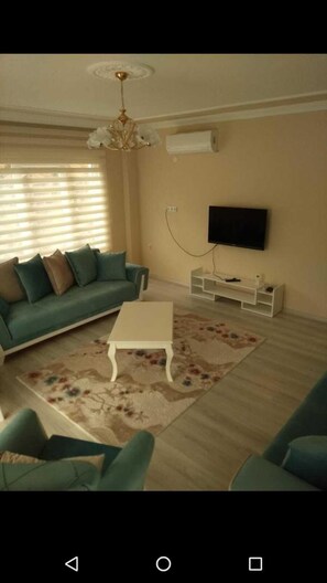 Deluxe Apartment, 1 King Bed, Hill View | Living area | 102-inch LCD TV with premium TV channels, TV - Yavuz Luxury Apart (Maçka)