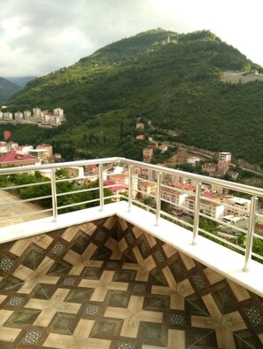 Deluxe-Apartment, 1 King-Bett, Hügelblick | Ausblick vom Zimmer