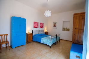 3 bedrooms, iron/ironing board, travel cot, free WiFi