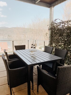 Outdoor dining - Apartment with lake view in a quiet location in Velden (Velden am Wörthersee)