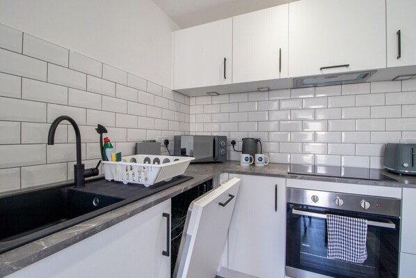 Fridge, microwave, oven, stovetop