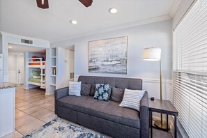 Smart TV - A Beachside Retreat Pools 2 hot tubs and more! (Galveston)