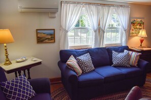 Flat-screen TV - Comfortable, Cape Cod home is the perfect place to unwind this summer (West Dennis)