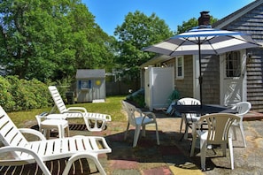 Outdoor dining - Comfortable, Cape Cod home is the perfect place to unwind this summer (West Dennis)