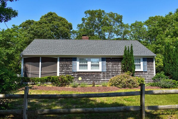 Exterior - Comfortable, Cape Cod home is the perfect place to unwind this summer (West Dennis)
