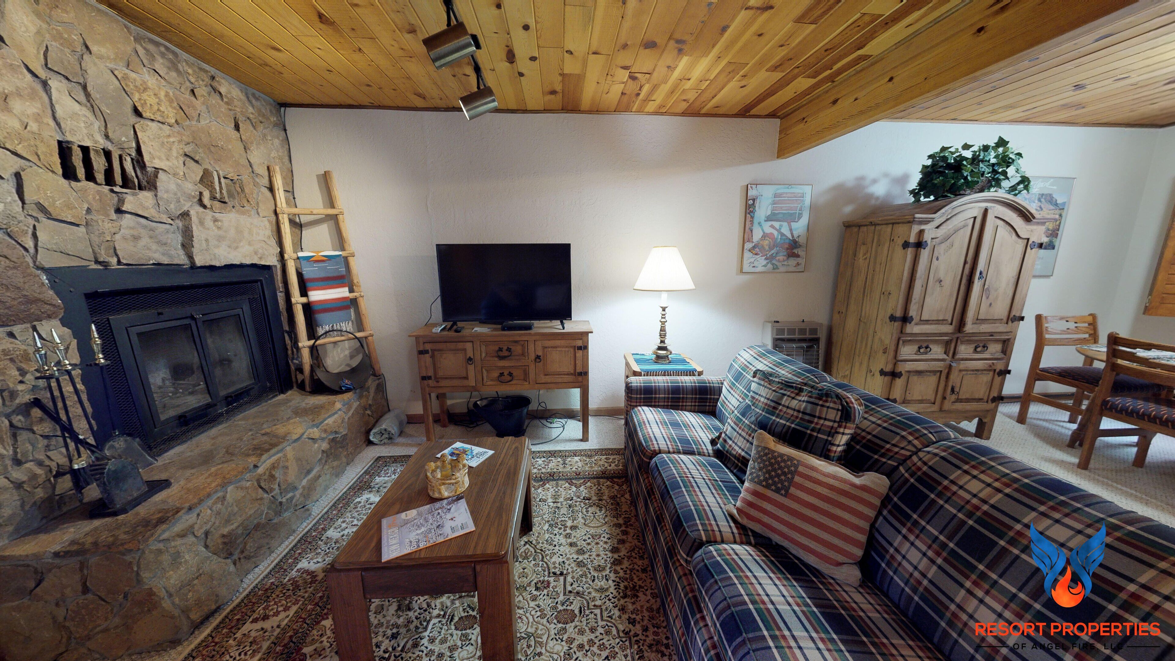 TV, fireplace