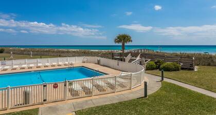 Beachfront Condo - Free Beach Chairs - March Thru October
