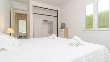 3 chambres, fer et planche à repasser, Wi-Fi gratuit, draps fournis