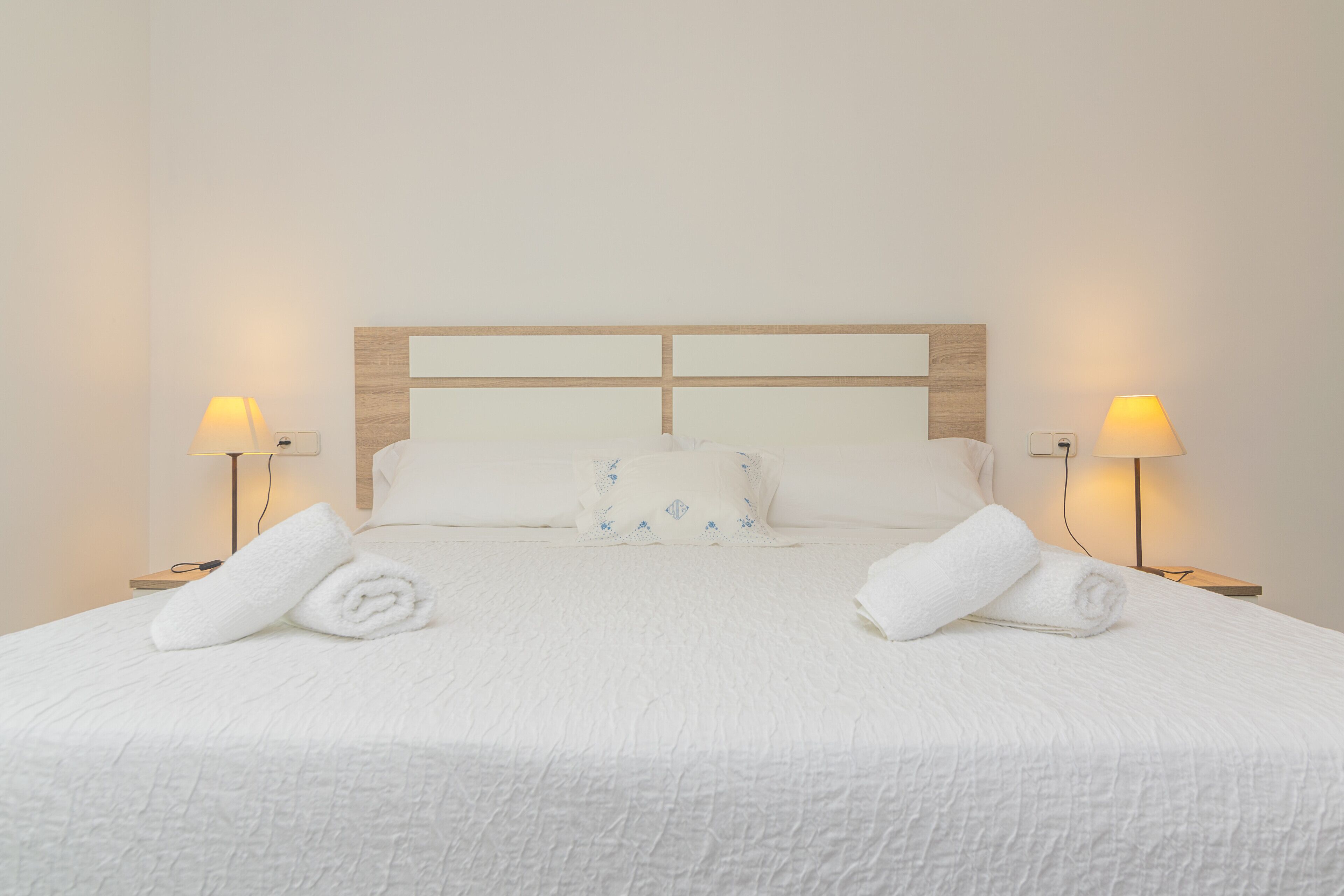 3 slaapkamers, een strijkplank/strijkijzer, gratis wifi, beddengoed