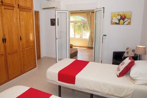 3 habitaciones, tabla de planchar con plancha, cuna de viaje y wifi 