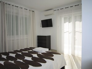 7 bedrooms, iron/ironing board, free WiFi, bed sheets