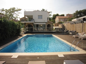 A heated pool - Fantastic location, Walking distance into Juan Les Pins and Antibes (Antibes)